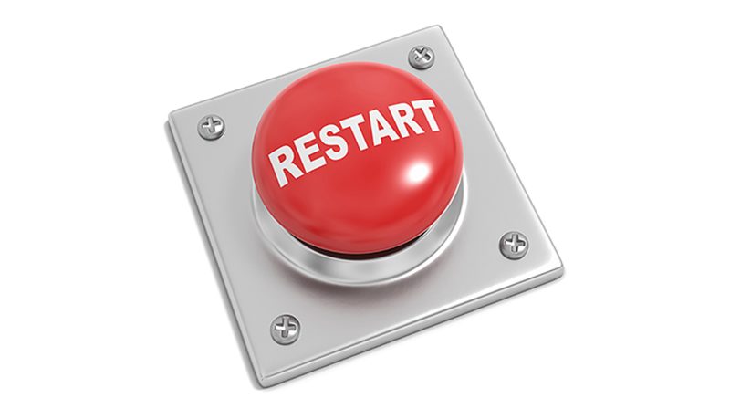 Das Bild zeigt einen roten Knopf mit der Aufschrift "RESTART" auf einer metallischen Basis.